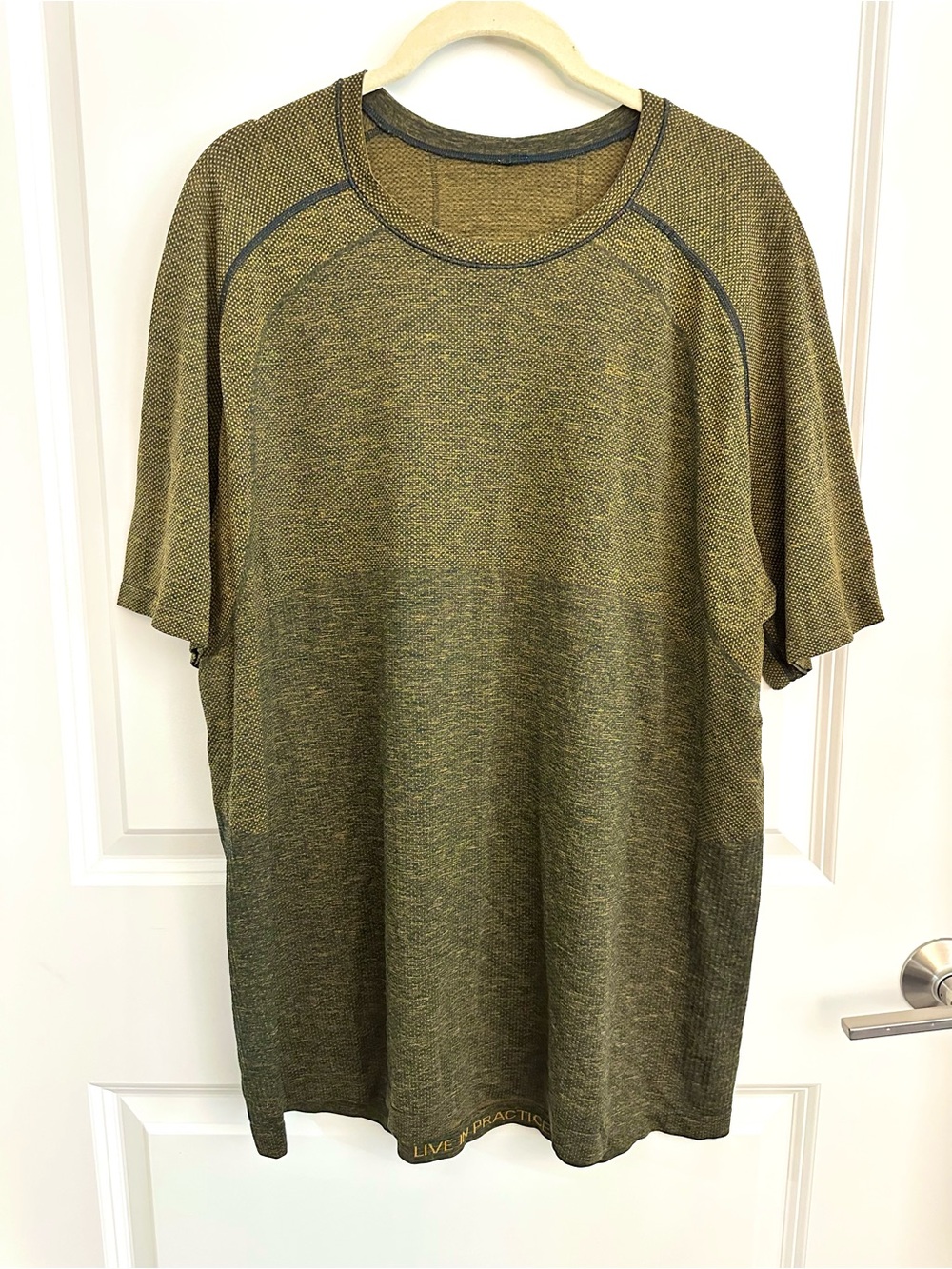 Lululemon Metal Vent Tee Size XL